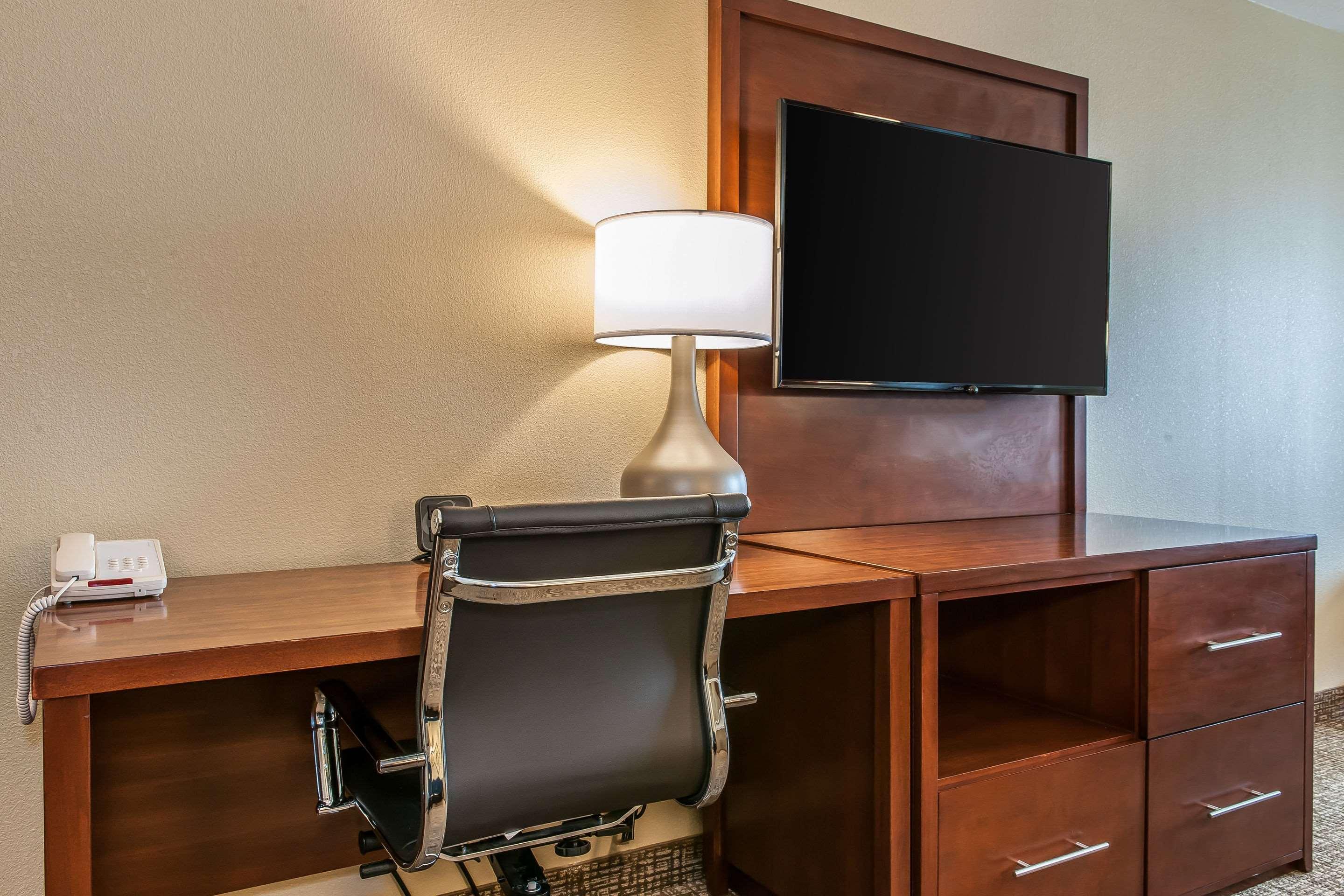 Comfort Suites Rensselaer Near Fair Oaks Экстерьер фото