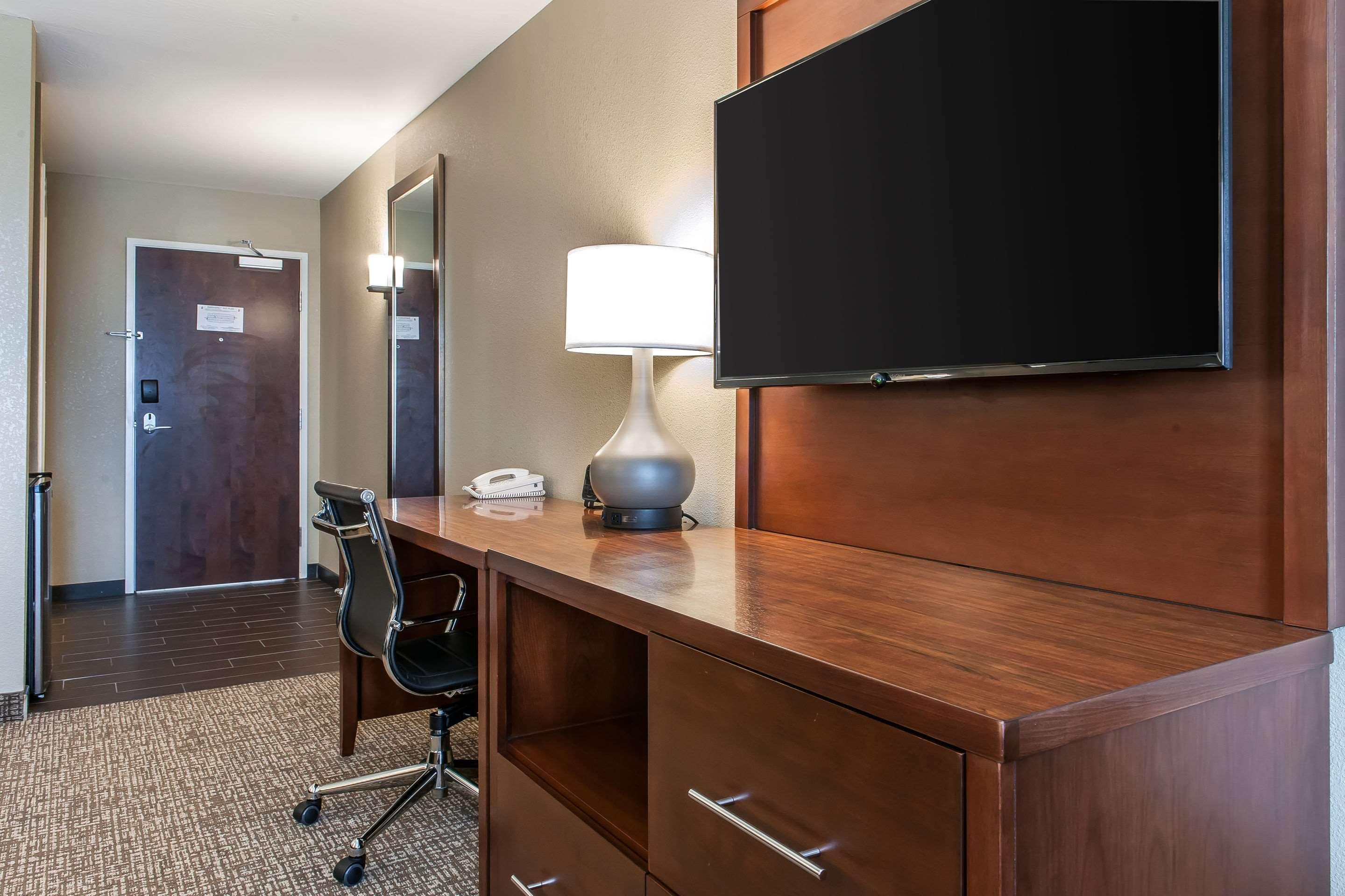 Comfort Suites Rensselaer Near Fair Oaks Экстерьер фото