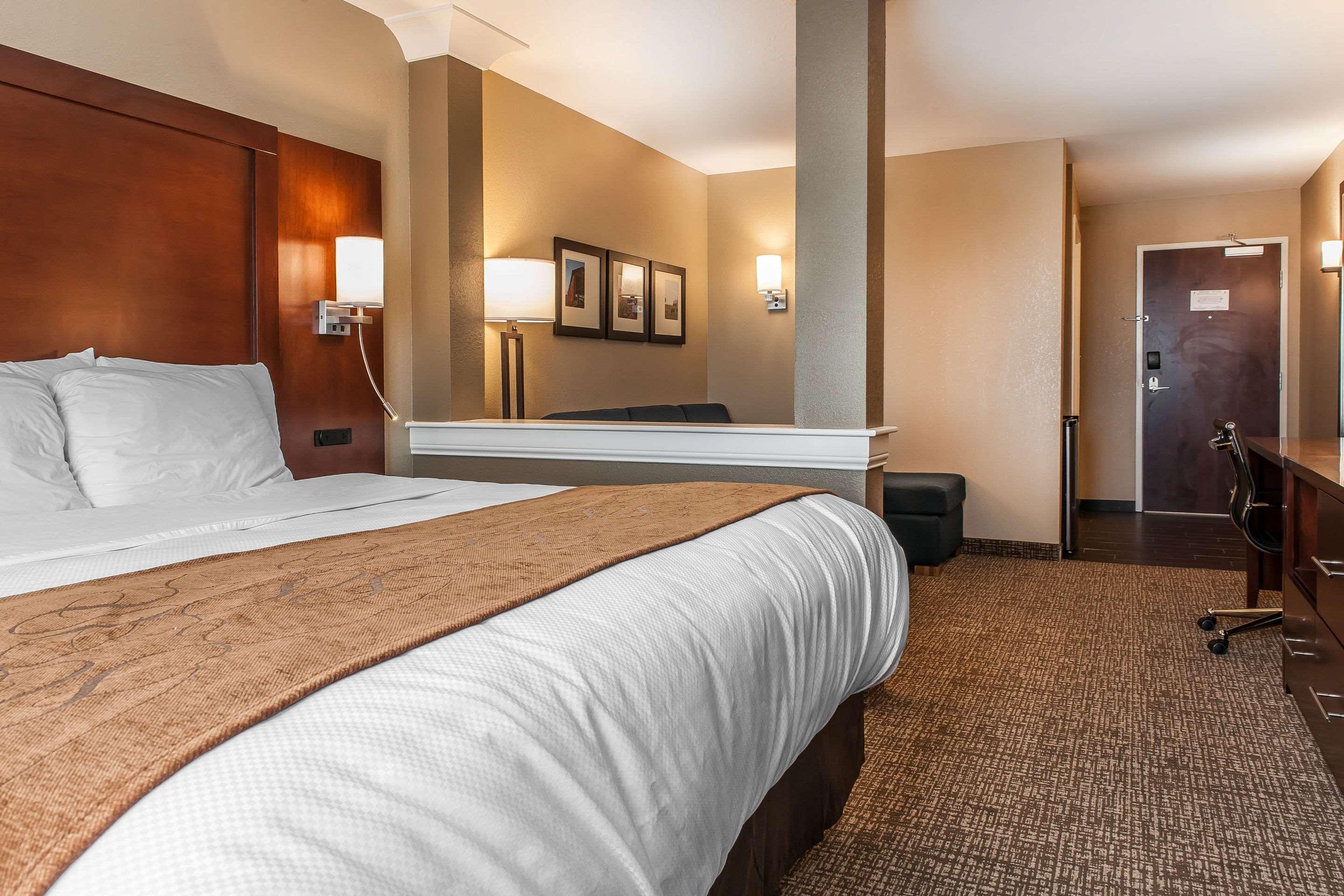 Comfort Suites Rensselaer Near Fair Oaks Экстерьер фото