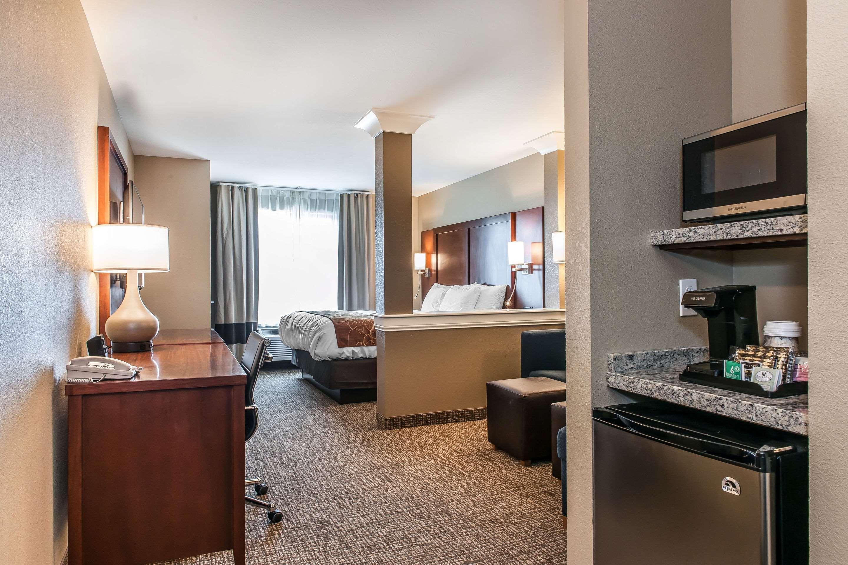 Comfort Suites Rensselaer Near Fair Oaks Экстерьер фото