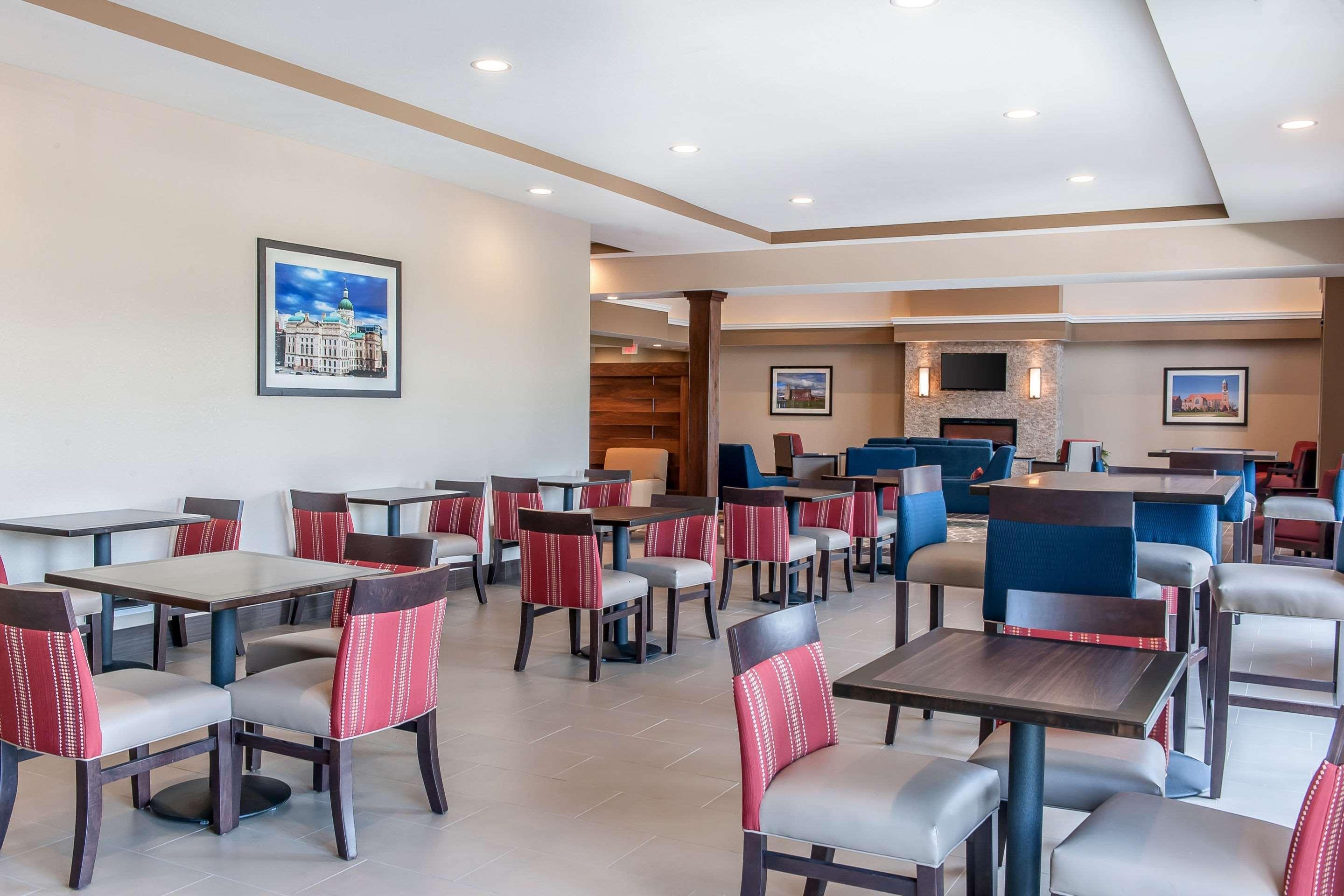 Comfort Suites Rensselaer Near Fair Oaks Экстерьер фото