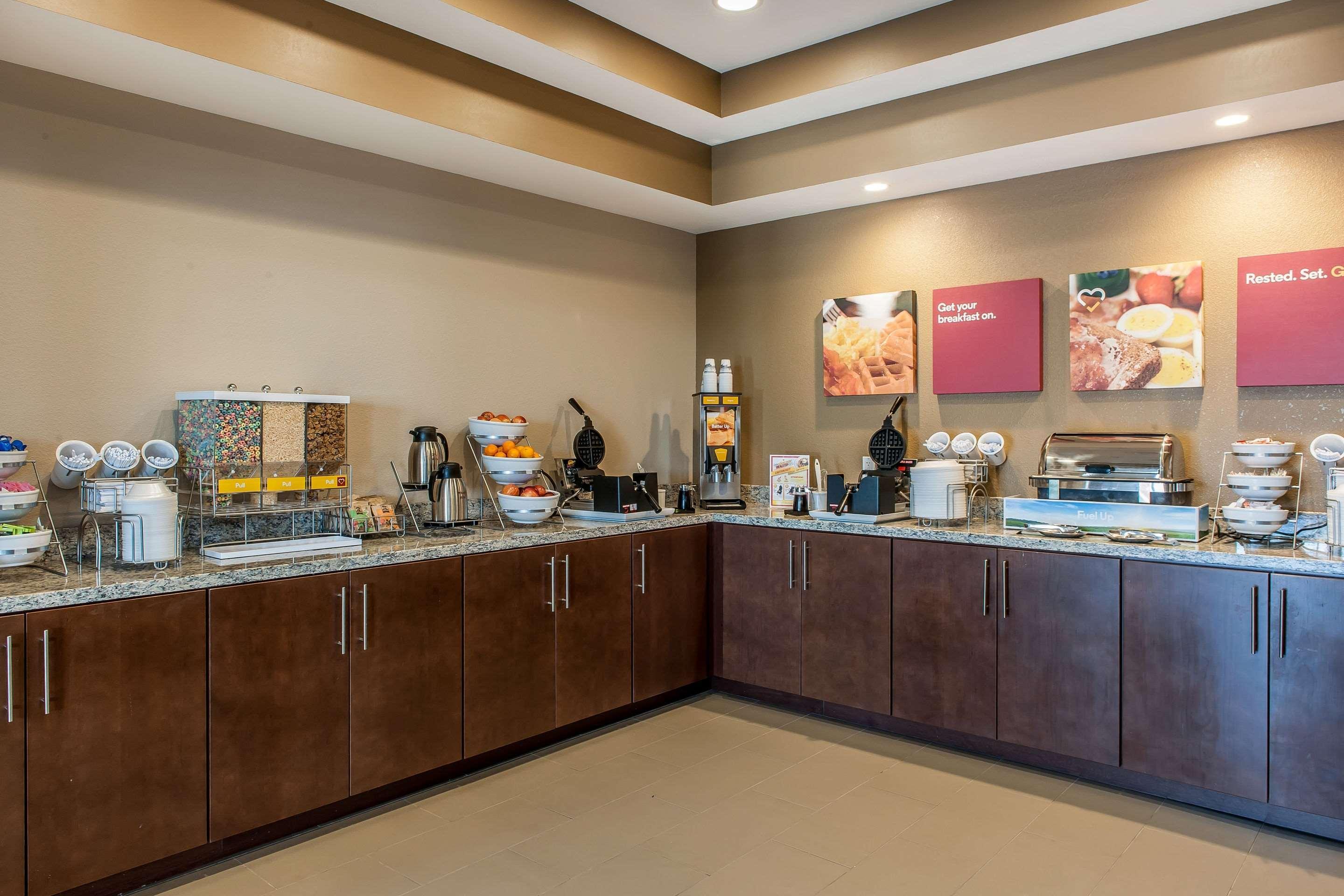 Comfort Suites Rensselaer Near Fair Oaks Экстерьер фото